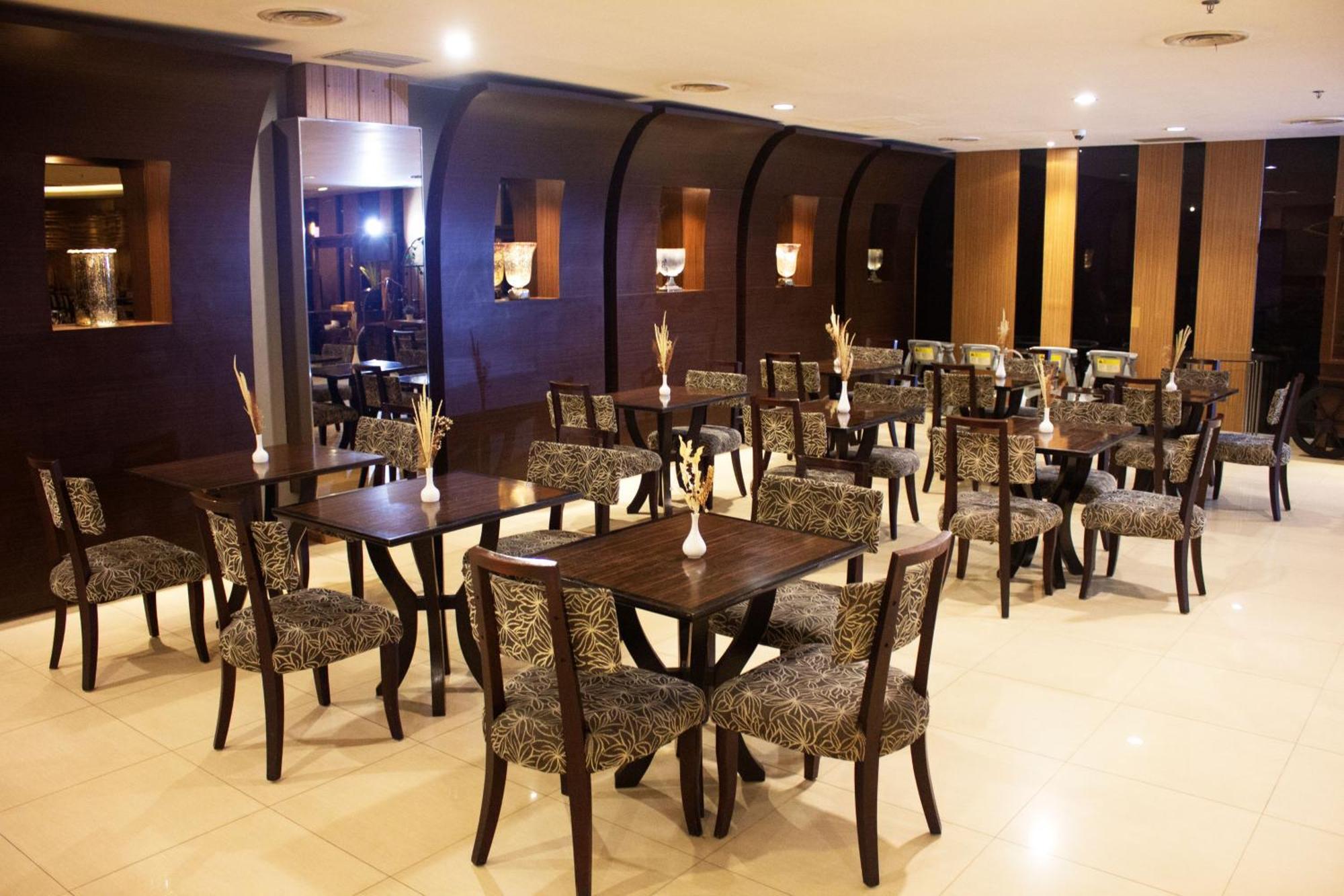 Nemuru Grand Serpong Panunggangah Bagian luar foto