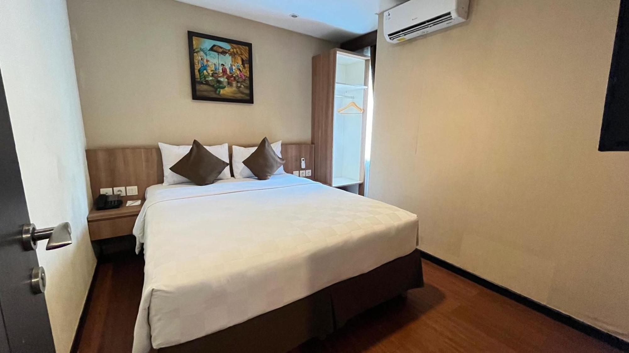 Nemuru Grand Serpong Panunggangah Bagian luar foto