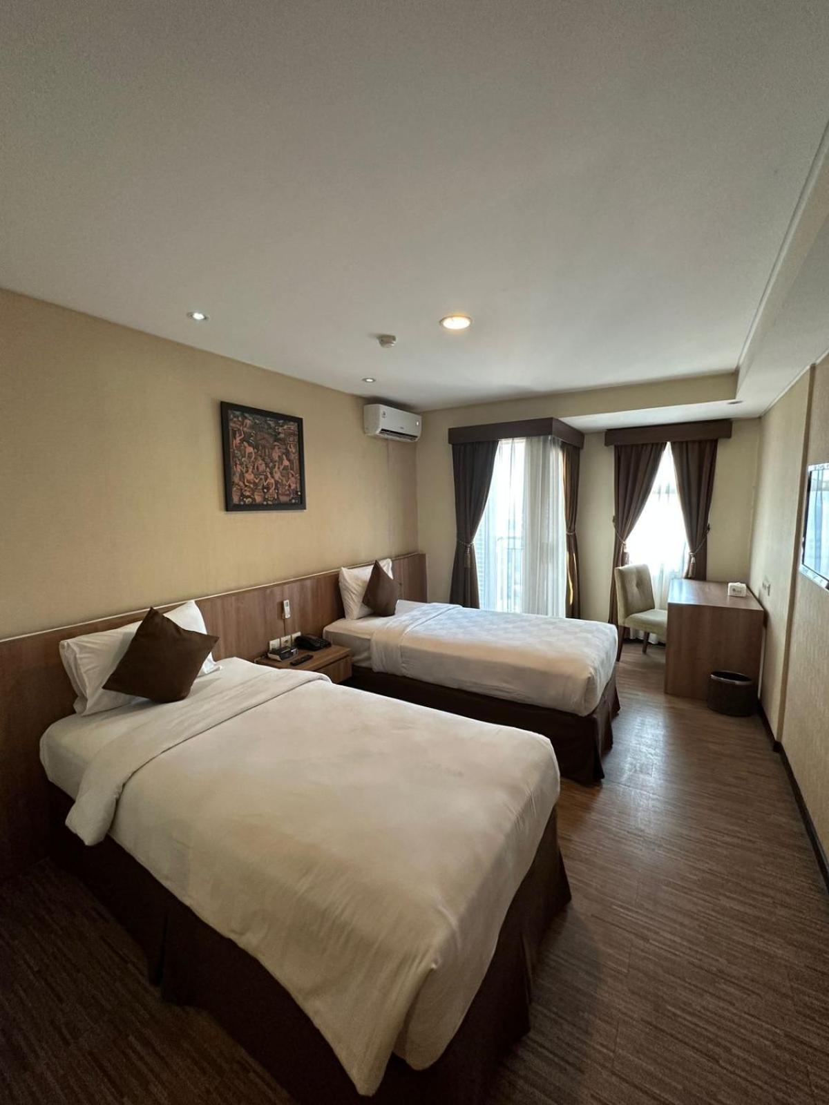 Nemuru Grand Serpong Panunggangah Bagian luar foto