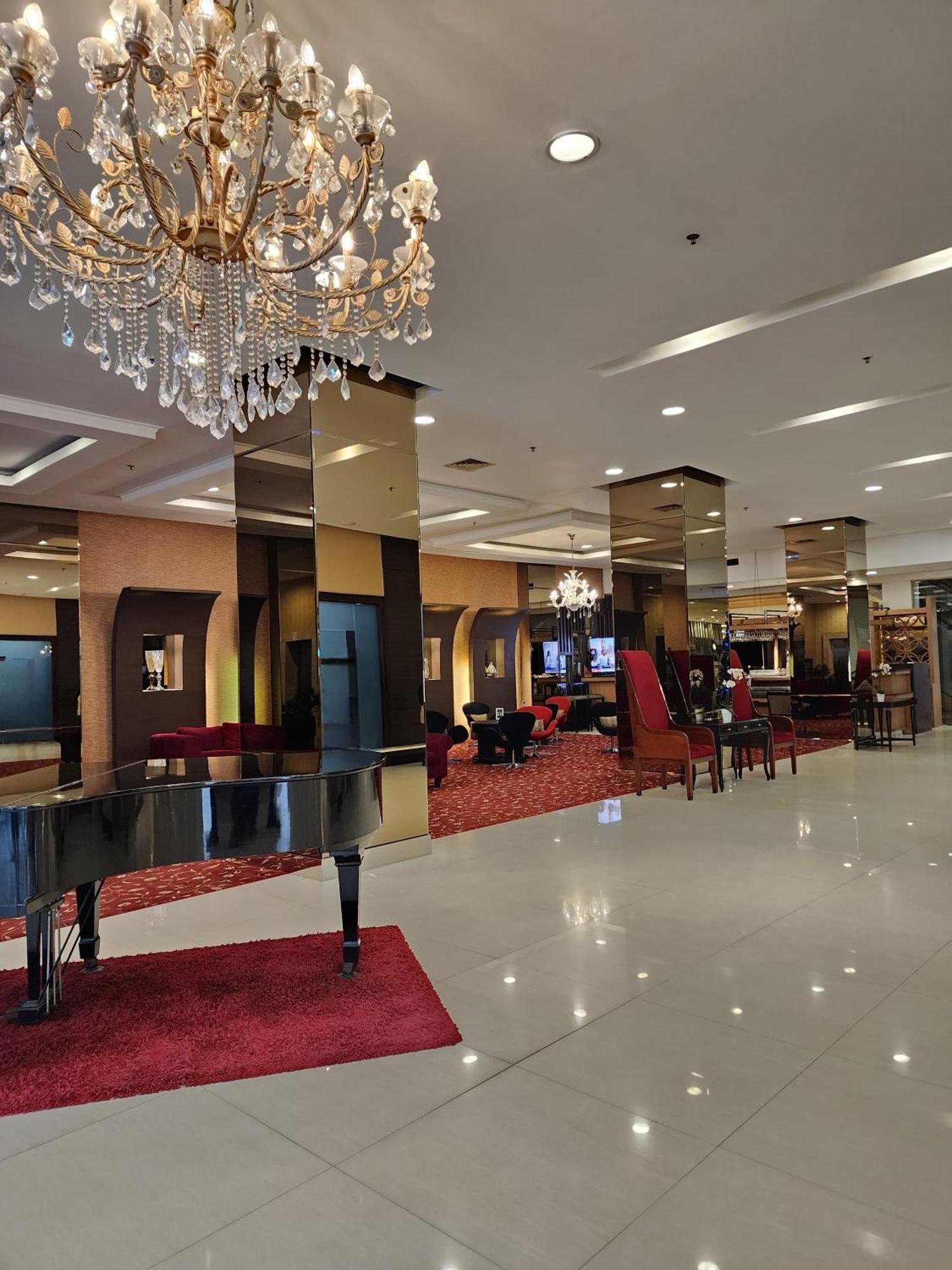 Nemuru Grand Serpong Panunggangah Bagian luar foto
